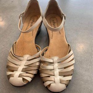 ♠️WOMAN’S leather SOFTSPOTS sandal. Size 9. New condition